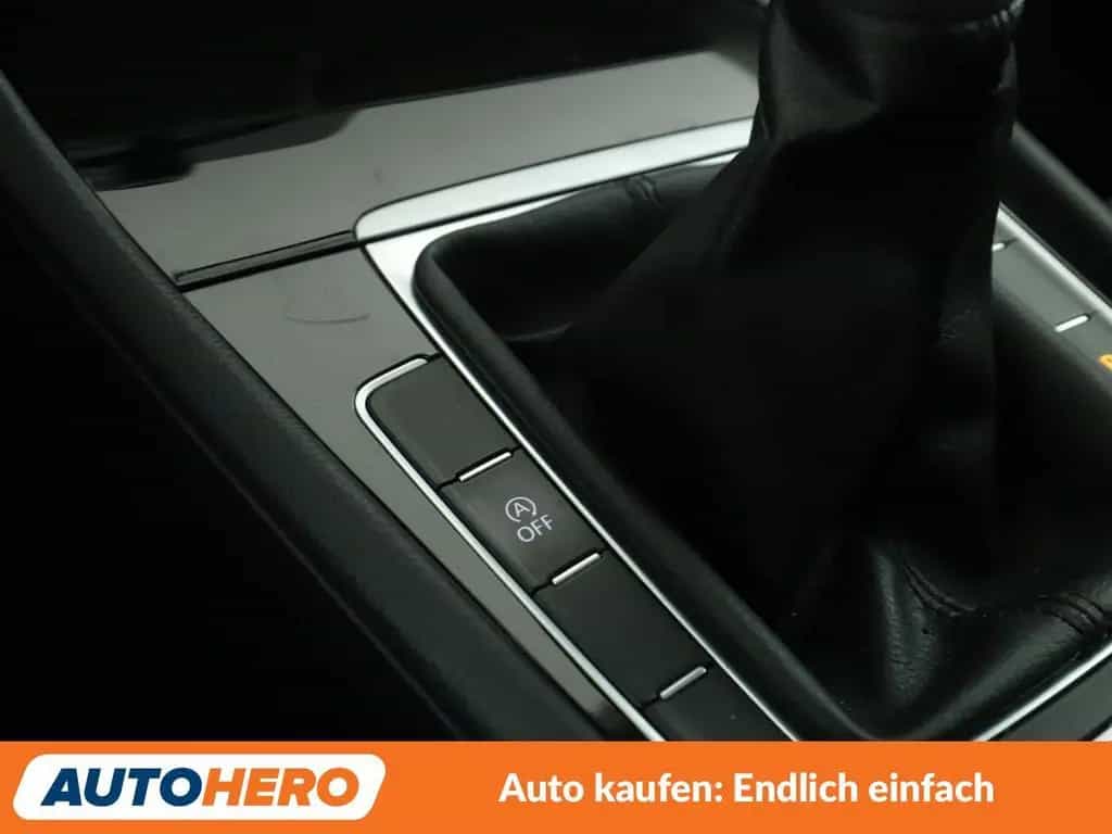 Volkswagen Golf VII 1.4 TSI Highline BM*LED*NAVI*PDC*SHZ* 03/2017-photo-25