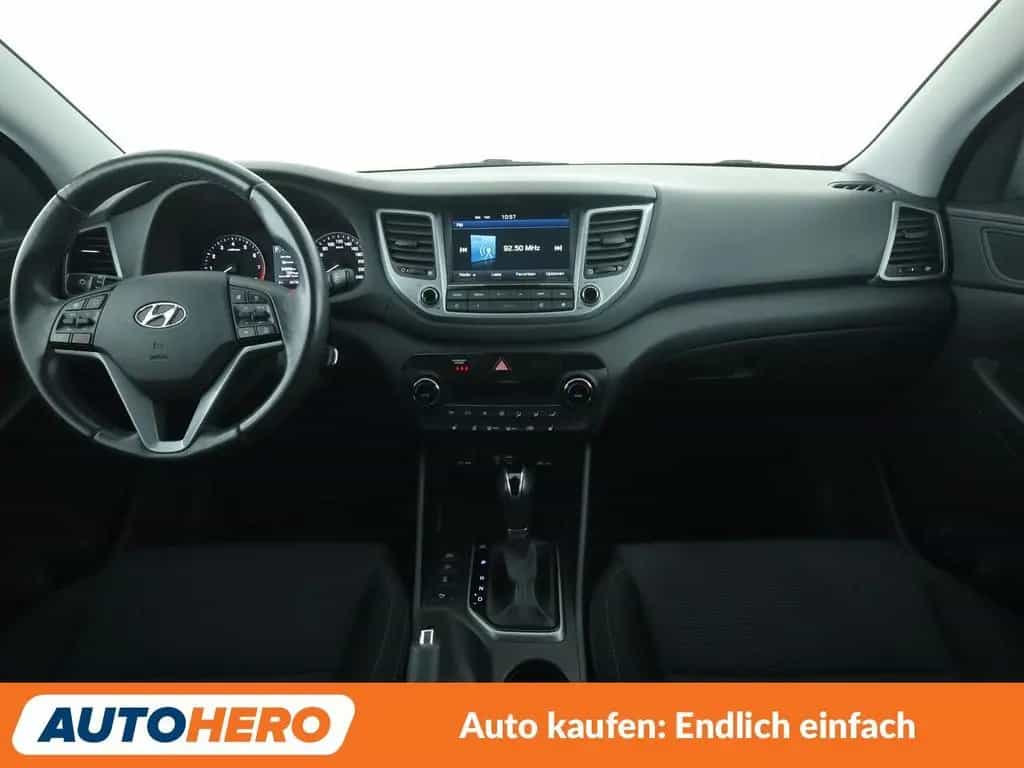 Hyundai TUCSON 1.6 TGDI Trend 4WD*NAVI*CAM*PDC*SHZ*KLIMA 08/2017-photo-11
