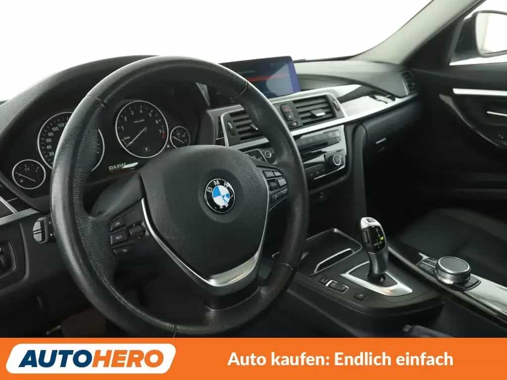 BMW 330 i xDrive Luxury Line Aut.*NAVI*LED*TEMPO*PANO 04/2018-photo-10