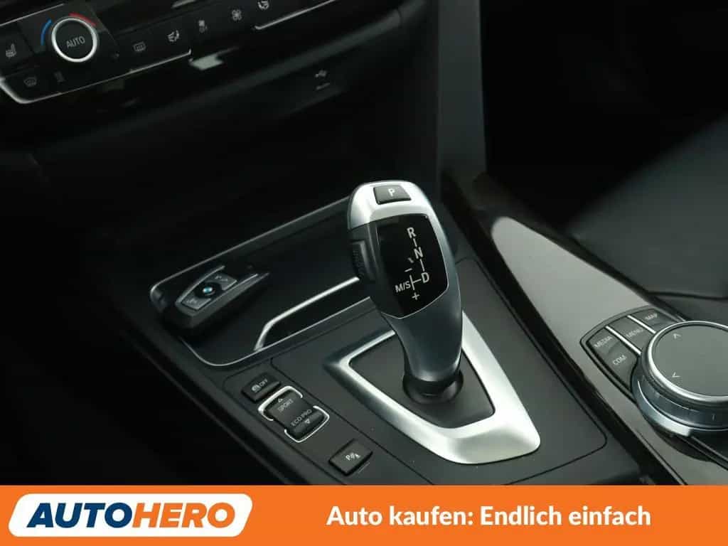 BMW 330 i xDrive Luxury Line Aut.*NAVI*LED*TEMPO*PANO 04/2018-photo-23