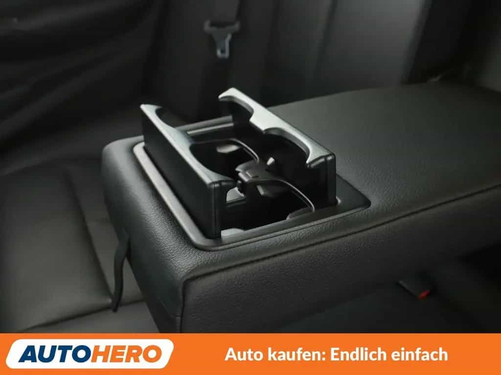 BMW 330 i xDrive Luxury Line Aut.*NAVI*LED*TEMPO*PANO 04/2018-photo-27