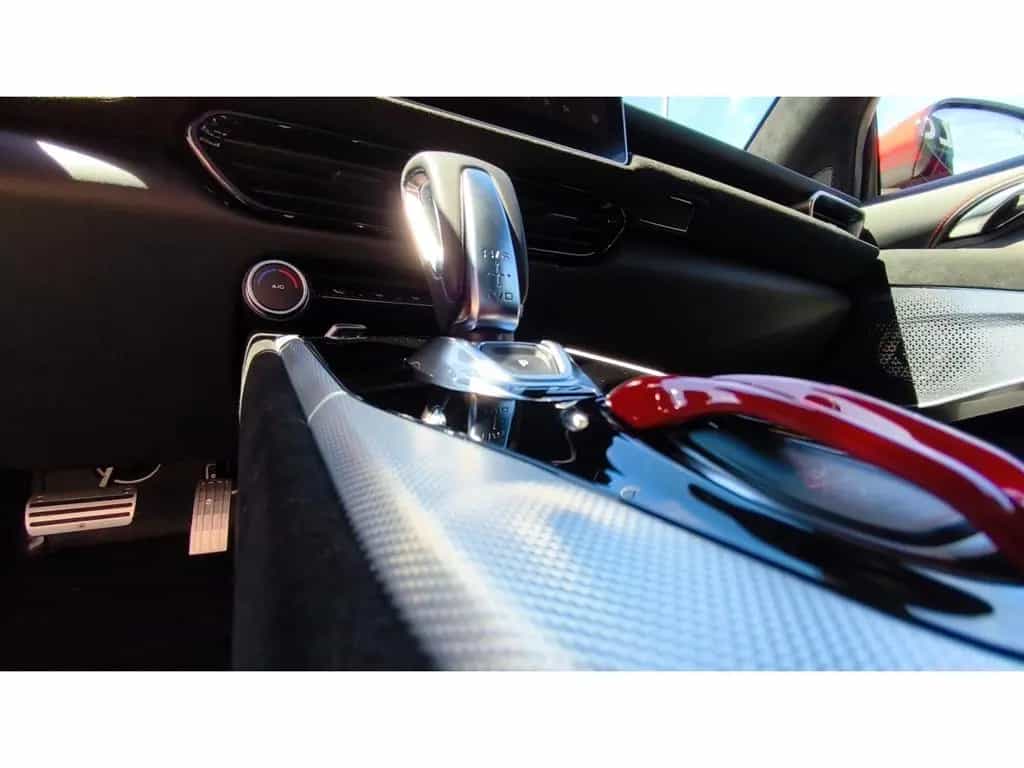 Lotus Emira V6 SE Racing Line - Vivid Red null-photo-13