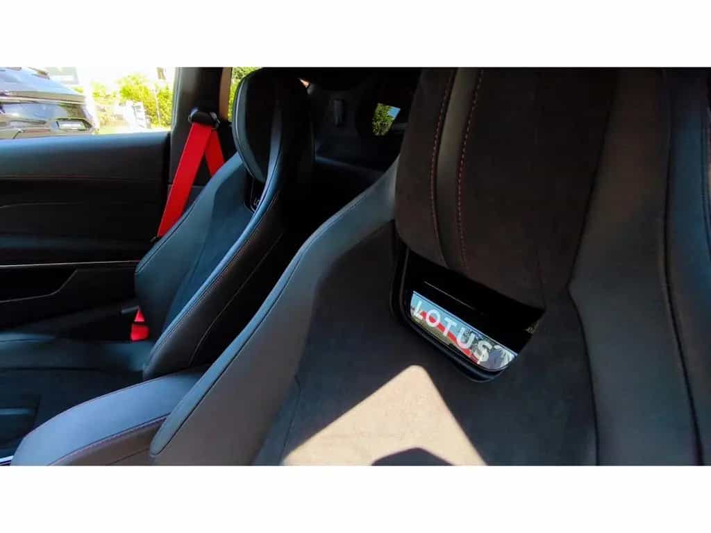 Lotus Emira V6 SE Racing Line - Vivid Red null-photo-15