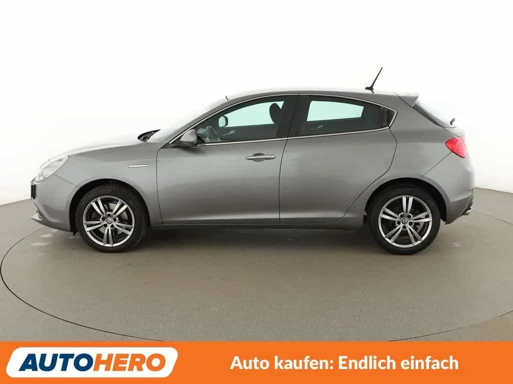 Alfa Romeo Giulietta 2.0 JTDM Super Aut.*NAVI*TEMPO*PDC*SHZ 03/2017-photo-2