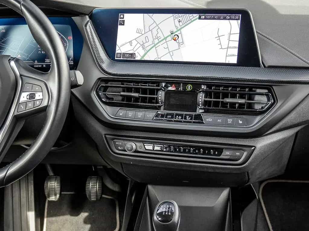 BMW 118 i Sport Line LED Tempomat DAB PDC Sitzheiz 03/2023-photo-6