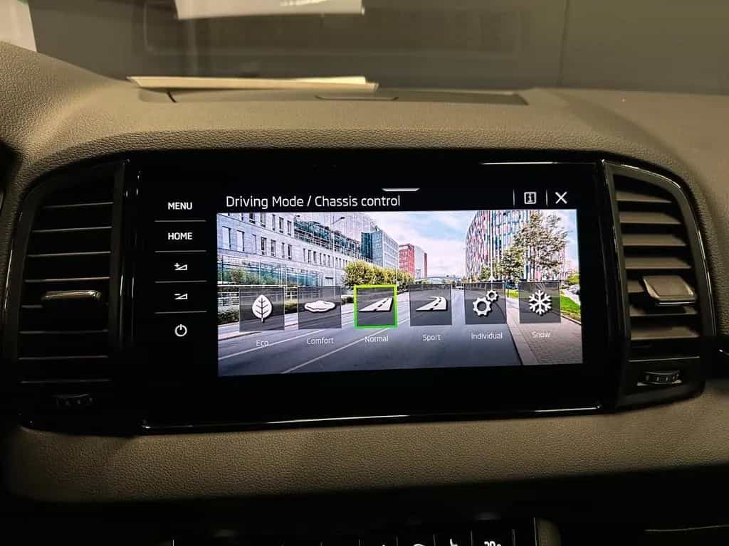 Skoda Karoq Sportline 4x4*19Zoll*LEDER*KAMERA*COLUMBUS 11/2022-photo-22