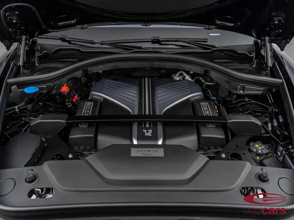 Rolls-Royce Cullinan Black Badge Series II 600CV 01/2025-photo-24