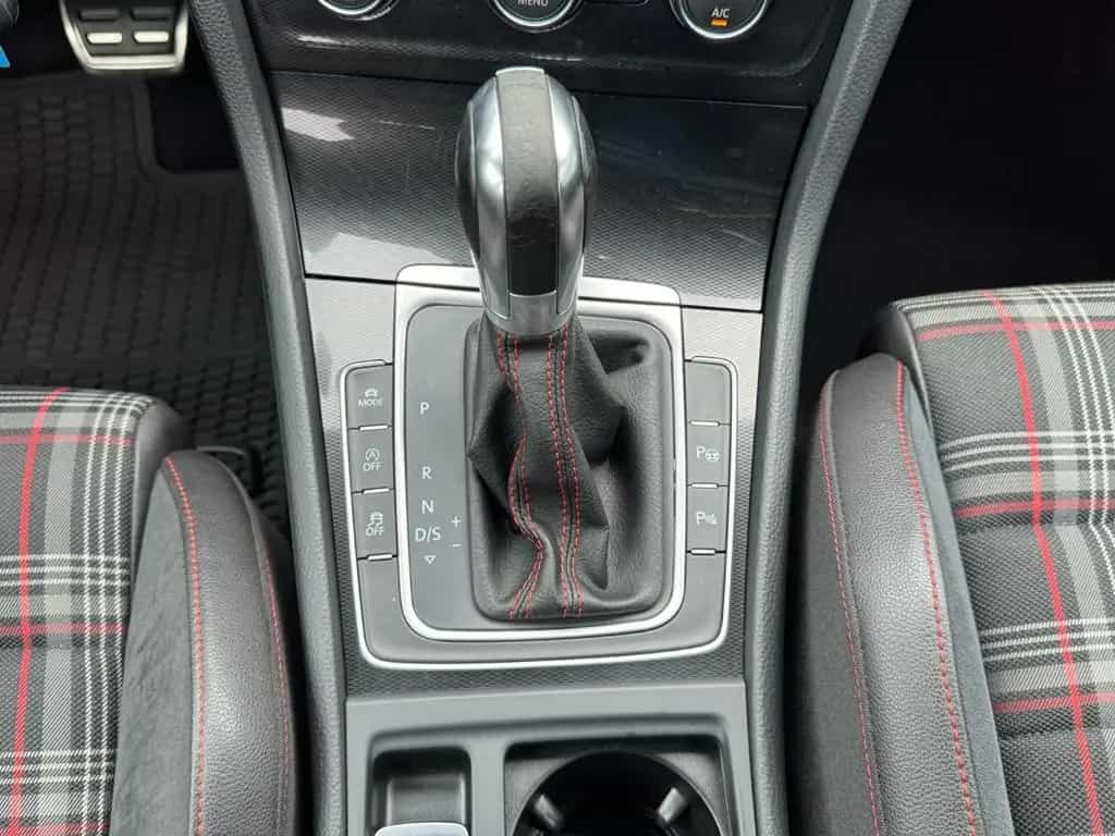 Volkswagen Golf VII GTI Performance *XENON*NAVI*DCC* 04/2015-photo-12