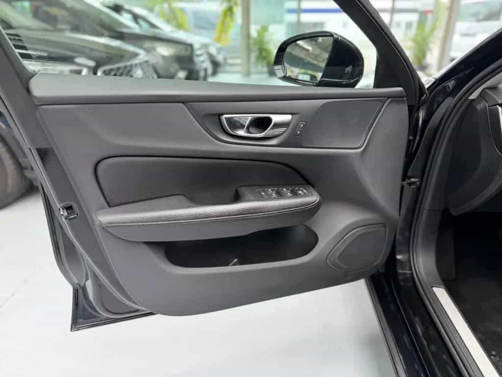 Volvo V60 Kombi Inscription*LEDER*NAVI*AHK*SHZ*LED* 04/2019-photo-10