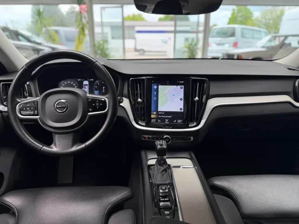 Volvo V60 Kombi Inscription*LEDER*NAVI*AHK*SHZ*LED* 04/2019-photo-14
