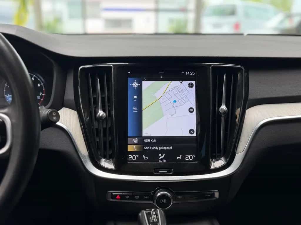 Volvo V60 Kombi Inscription*LEDER*NAVI*AHK*SHZ*LED* 04/2019-photo-19