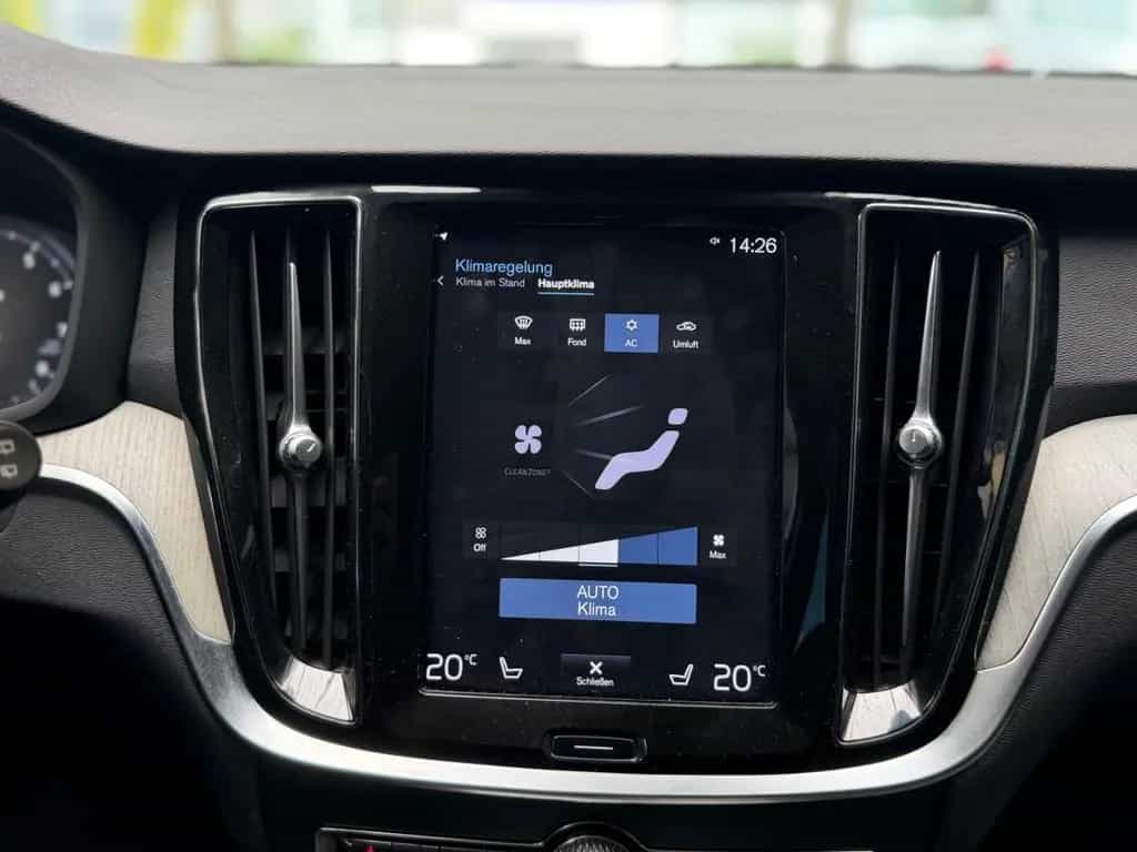 Volvo V60 Kombi Inscription*LEDER*NAVI*AHK*SHZ*LED* 04/2019-photo-23