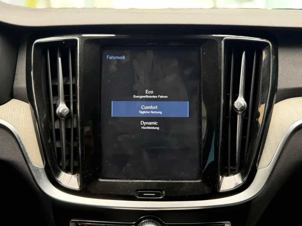 Volvo V60 Kombi Inscription*LEDER*NAVI*AHK*SHZ*LED* 04/2019-photo-25