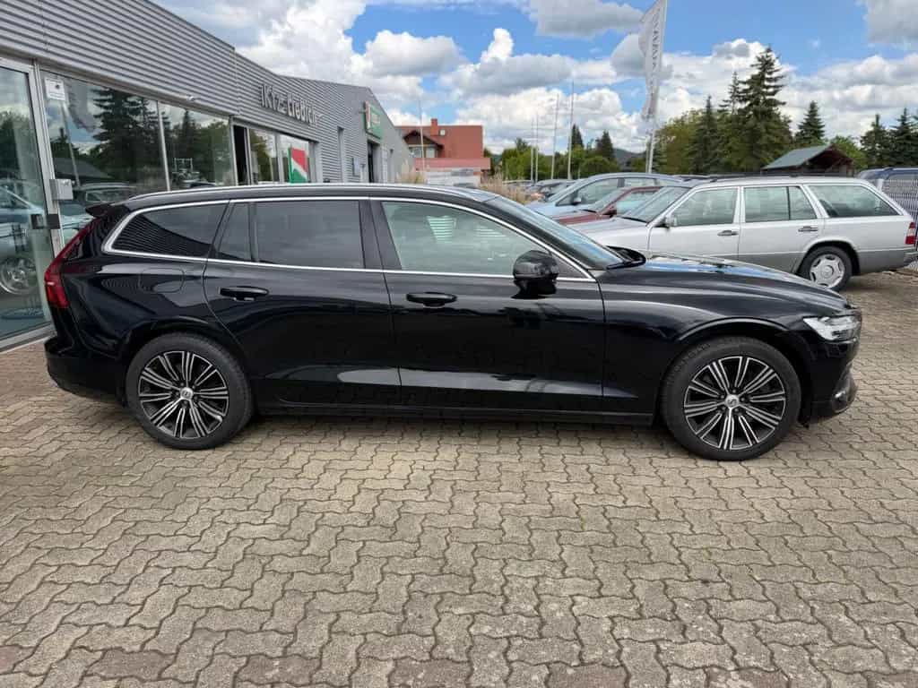 Volvo V60 Kombi Inscription*LEDER*NAVI*AHK*SHZ*LED* 04/2019-photo-3