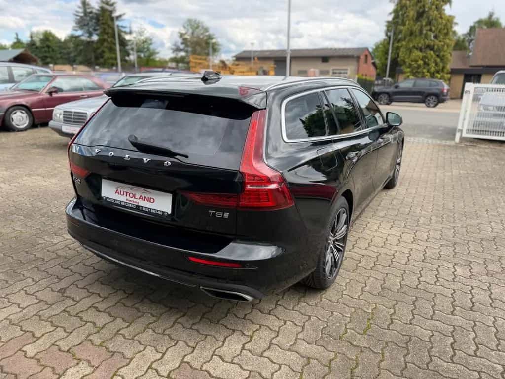 Volvo V60 Kombi Inscription*LEDER*NAVI*AHK*SHZ*LED* 04/2019-photo-4