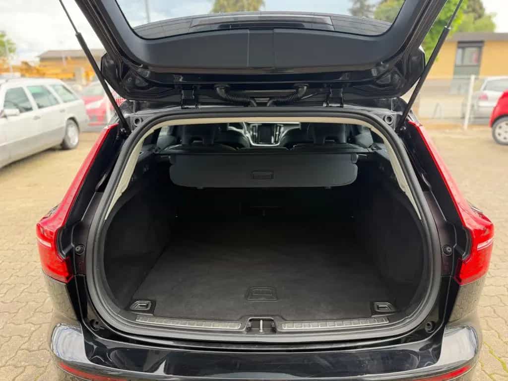 Volvo V60 Kombi Inscription*LEDER*NAVI*AHK*SHZ*LED* 04/2019-photo-8