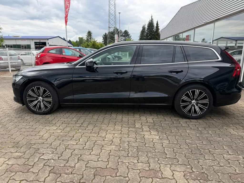 Volvo V60 Kombi Inscription*LEDER*NAVI*AHK*SHZ*LED* 04/2019-photo-9