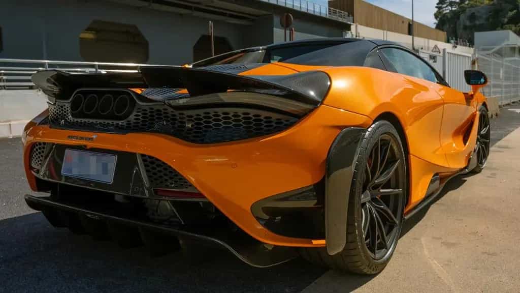 McLaren 765LT Spider - Carbon Fibre Interior/Exterior 03/2023-photo-9