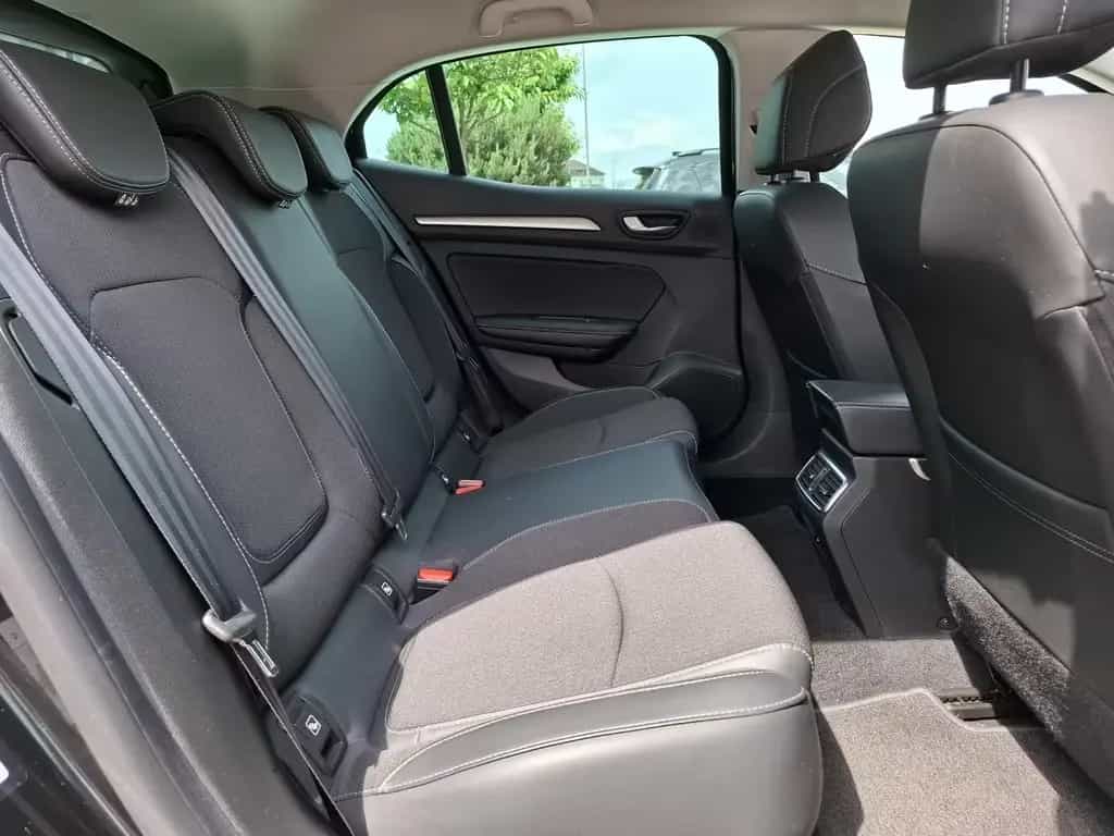 Renault Megane 5-Türer INTENS TCe 140 GPF 05/2021-photo-13
