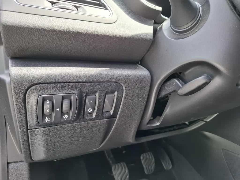 Renault Megane 5-Türer INTENS TCe 140 GPF 05/2021-photo-32