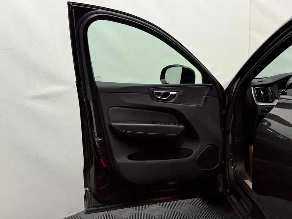 Volvo XC60 R Design AWD 360° ACC CarPlay IntelliSafe 07/2020-photo-14