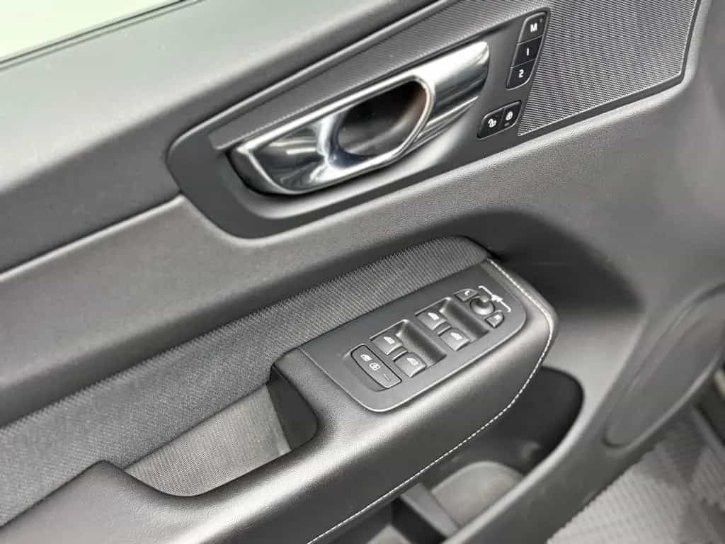 Volvo XC60 R Design AWD 360° ACC CarPlay IntelliSafe 07/2020-photo-16