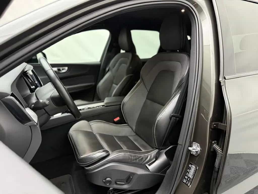Volvo XC60 R Design AWD 360° ACC CarPlay IntelliSafe 07/2020-photo-18