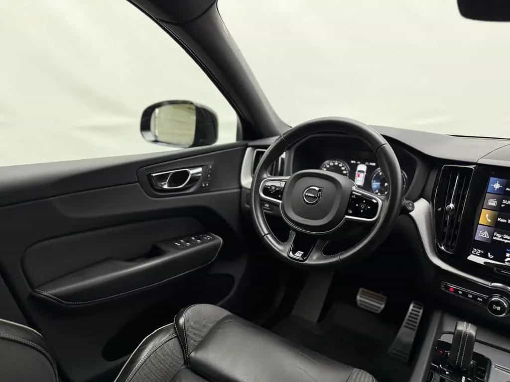 Volvo XC60 R Design AWD 360° ACC CarPlay IntelliSafe 07/2020-photo-20