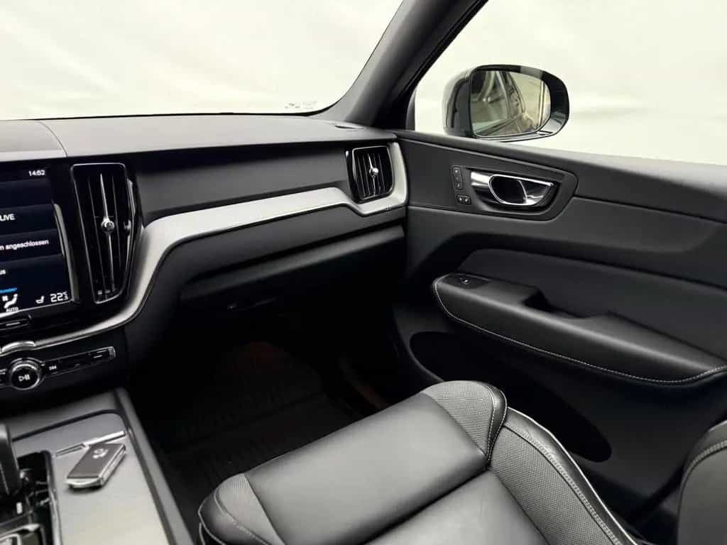 Volvo XC60 R Design AWD 360° ACC CarPlay IntelliSafe 07/2020-photo-22