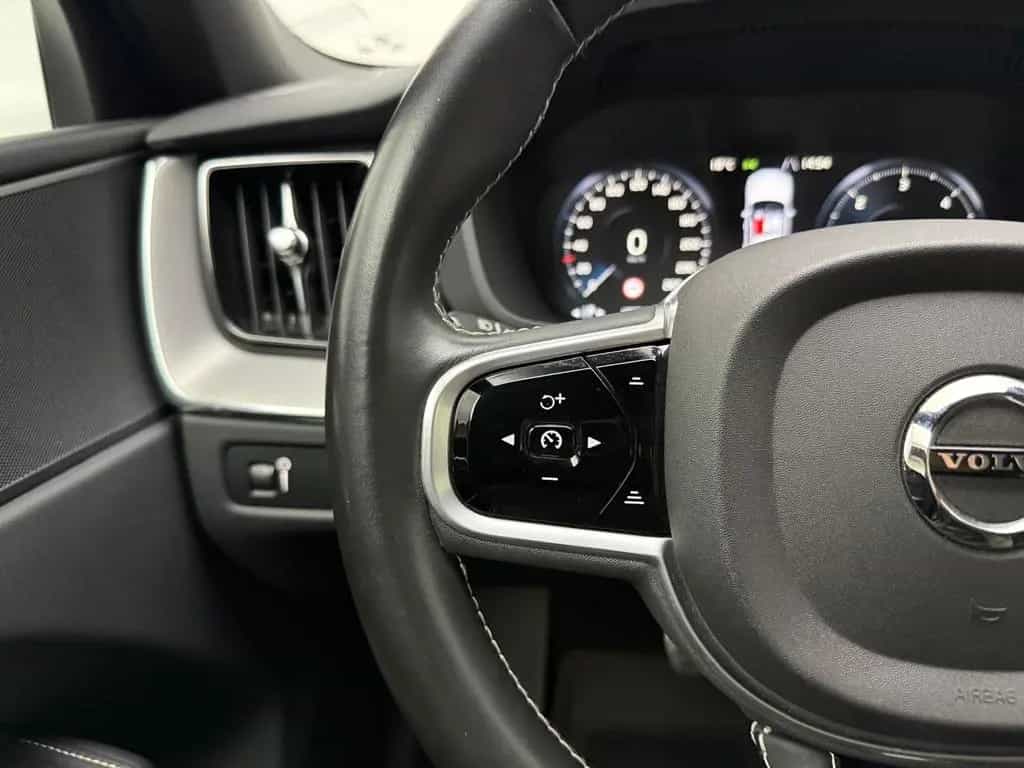 Volvo XC60 R Design AWD 360° ACC CarPlay IntelliSafe 07/2020-photo-23