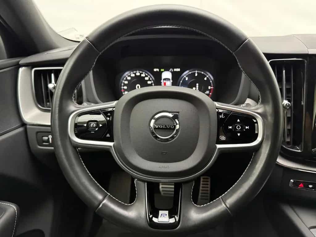 Volvo XC60 R Design AWD 360° ACC CarPlay IntelliSafe 07/2020-photo-24