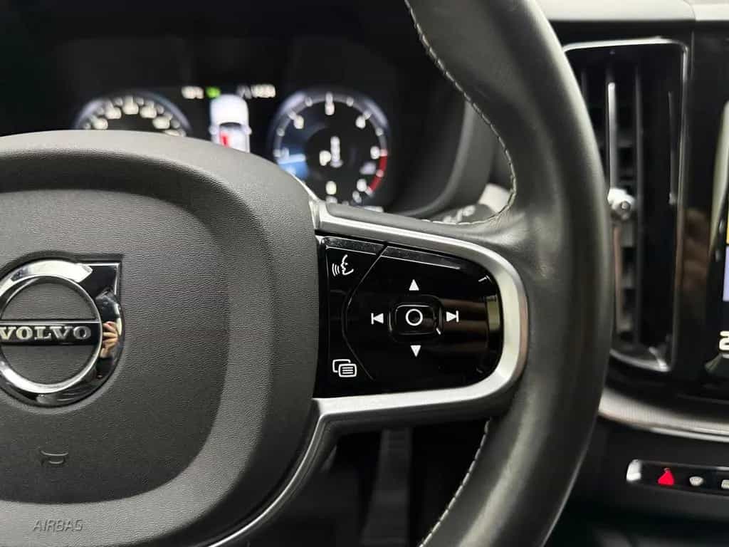 Volvo XC60 R Design AWD 360° ACC CarPlay IntelliSafe 07/2020-photo-25