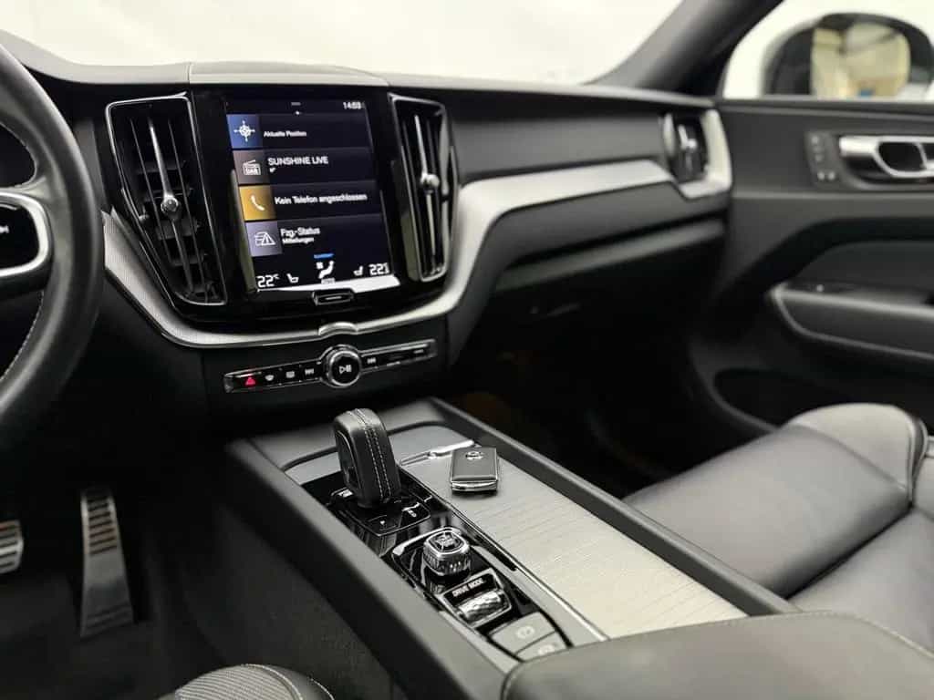 Volvo XC60 R Design AWD 360° ACC CarPlay IntelliSafe 07/2020-photo-27