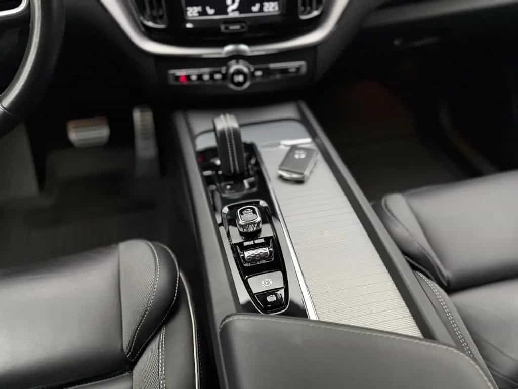 Volvo XC60 R Design AWD 360° ACC CarPlay IntelliSafe 07/2020-photo-28