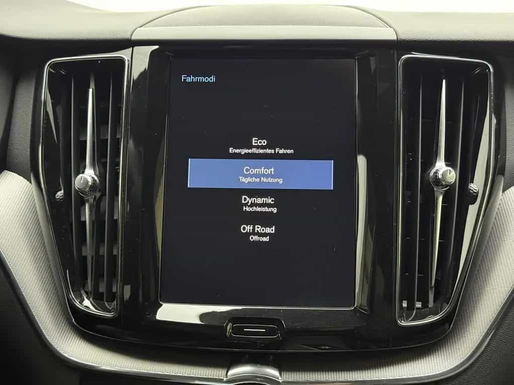 Volvo XC60 R Design AWD 360° ACC CarPlay IntelliSafe 07/2020-photo-31