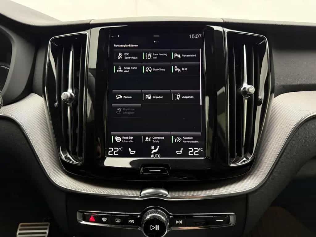 Volvo XC60 R Design AWD 360° ACC CarPlay IntelliSafe 07/2020-photo-33