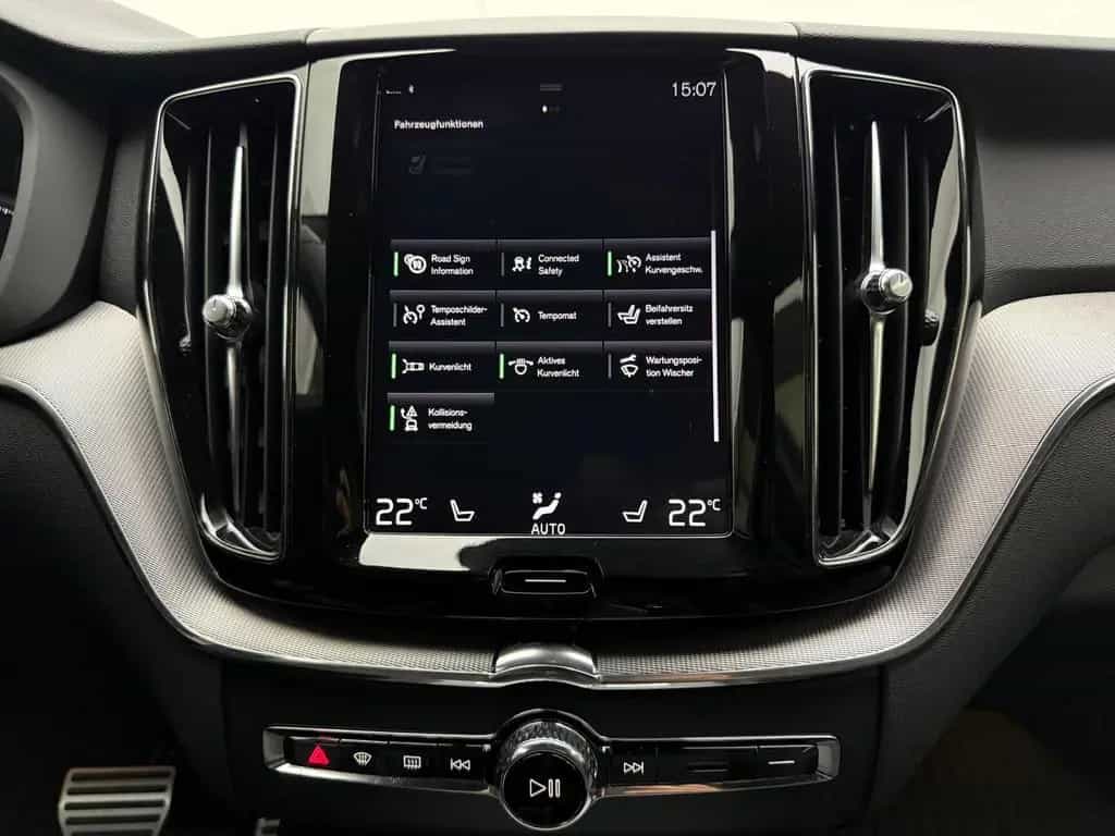 Volvo XC60 R Design AWD 360° ACC CarPlay IntelliSafe 07/2020-photo-34