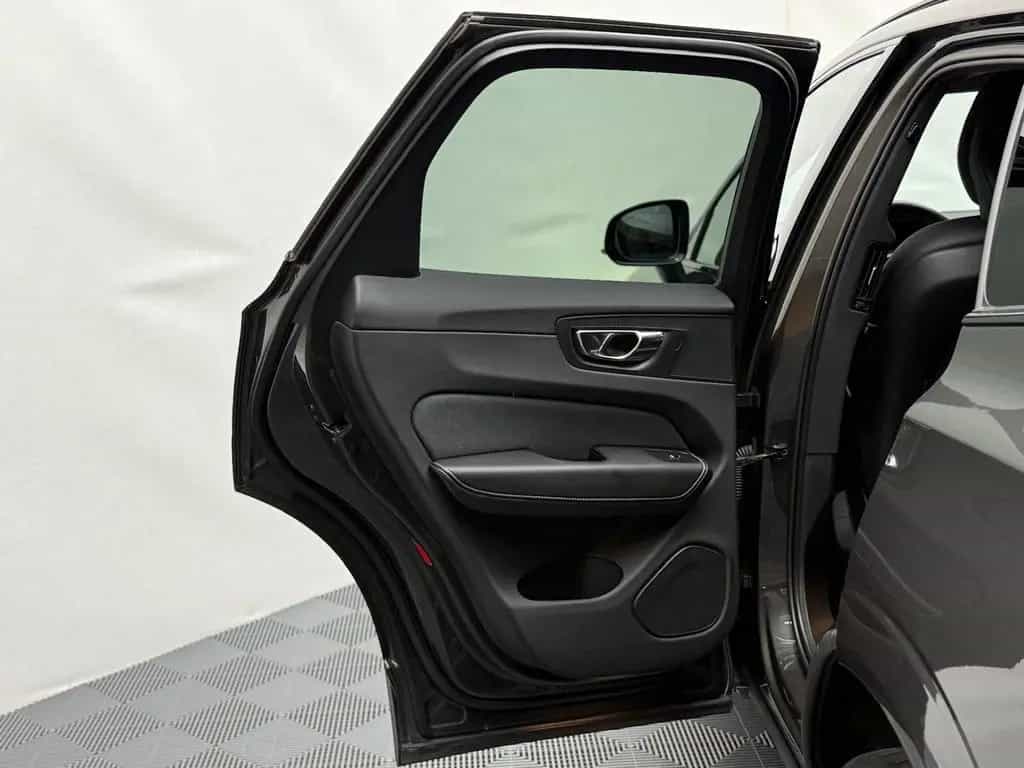 Volvo XC60 R Design AWD 360° ACC CarPlay IntelliSafe 07/2020-photo-38