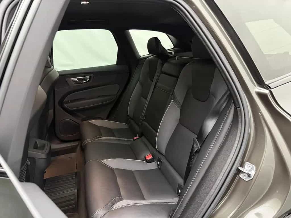 Volvo XC60 R Design AWD 360° ACC CarPlay IntelliSafe 07/2020-photo-39