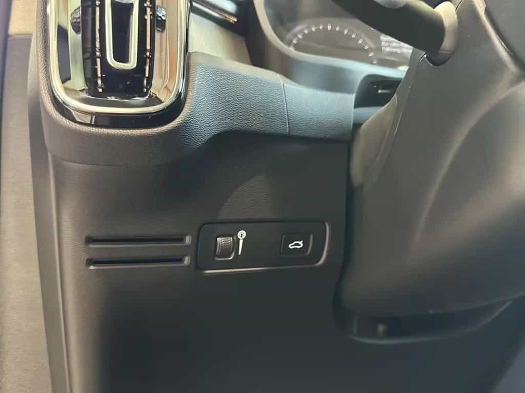 Volvo XC40 B4 (Benzin) Inscription 2WD Automatik Navi 02/2022-photo-9