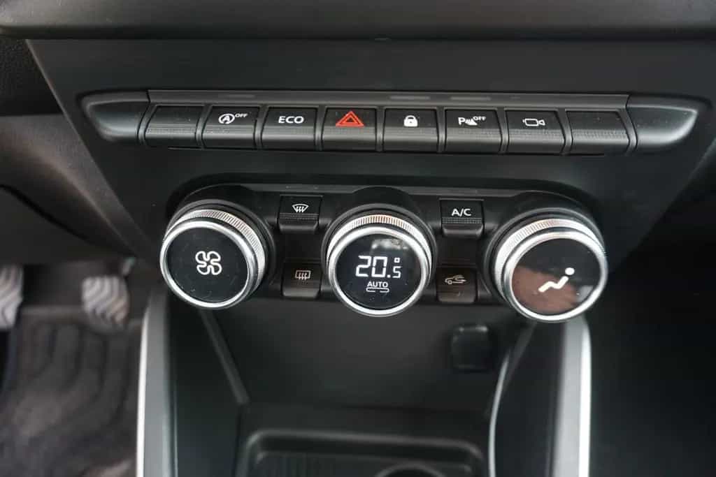 Dacia Duster II Prestige*TEMPOMAT*KAMERA*PDC*AHK*USB ! 03/2020-photo-30