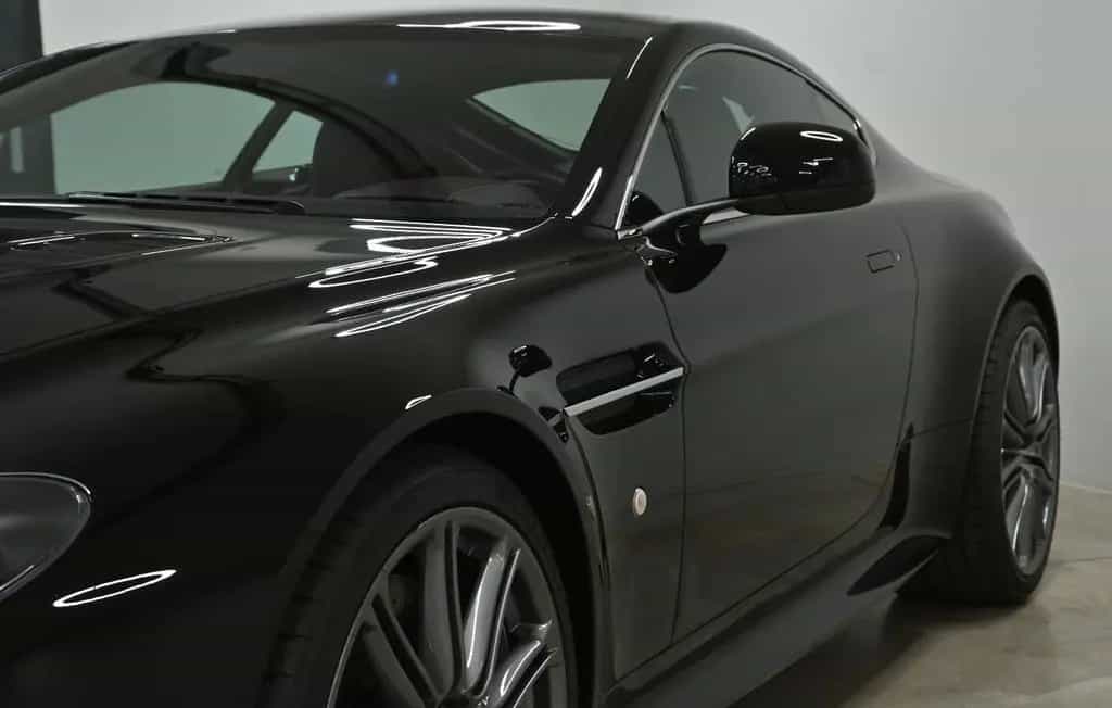 Aston Martin V12 Vantage Coupe 08/2012-photo-15