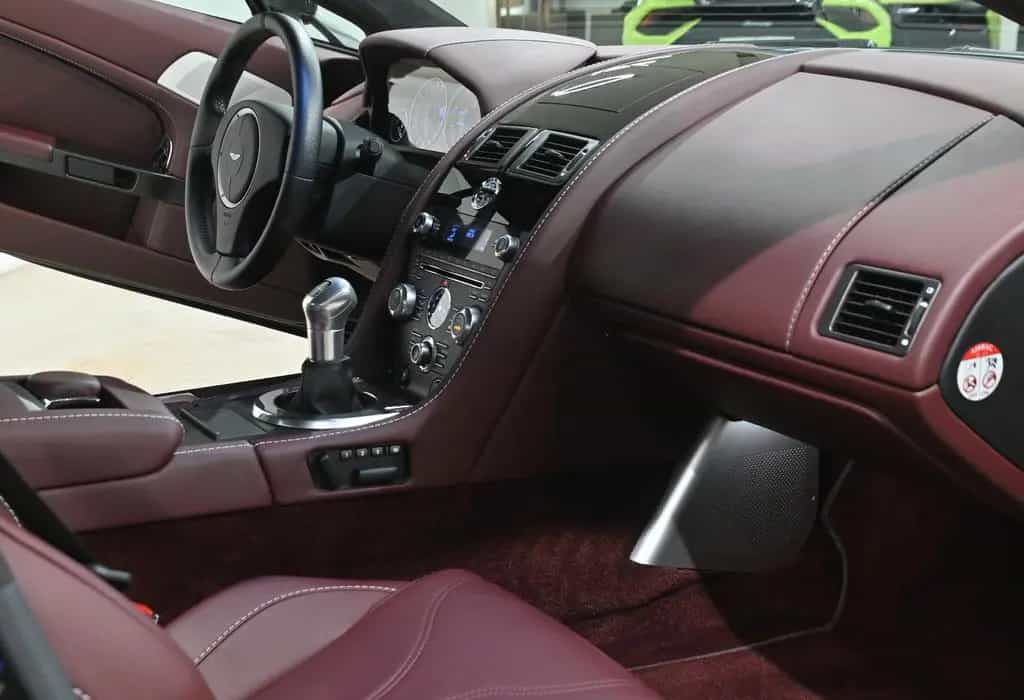 Aston Martin V12 Vantage Coupe 08/2012-photo-3