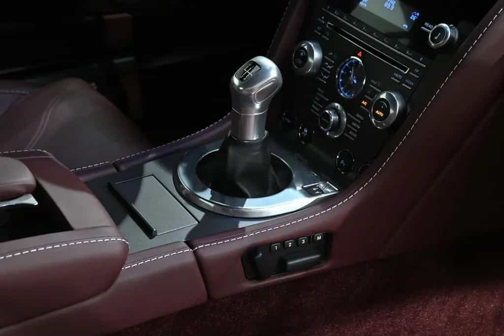 Aston Martin V12 Vantage Coupe 08/2012-photo-6