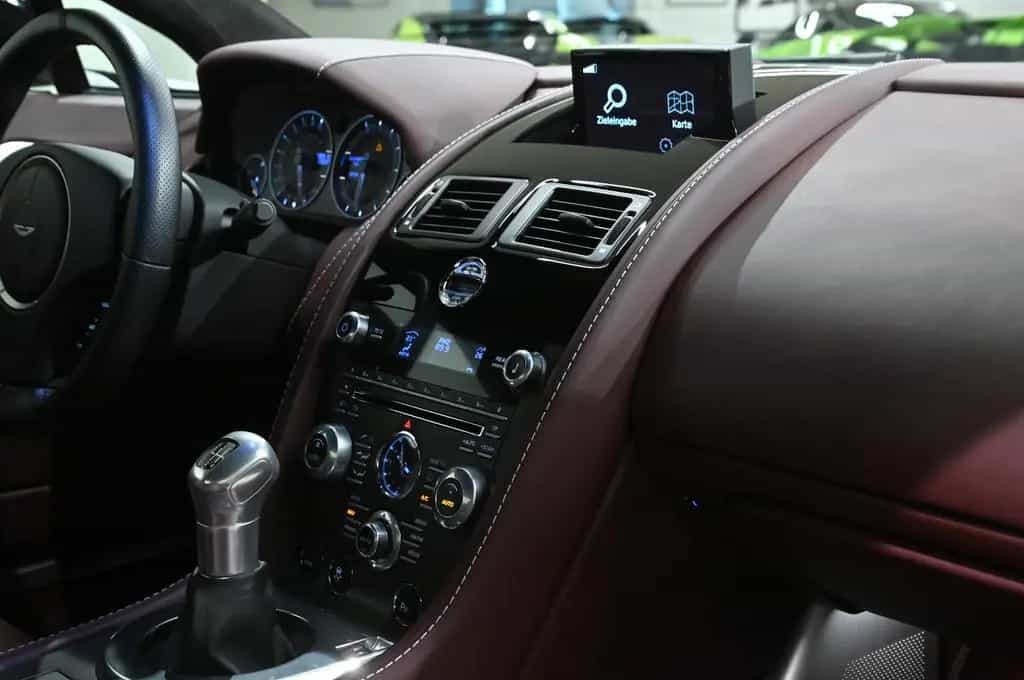 Aston Martin V12 Vantage Coupe 08/2012-photo-7