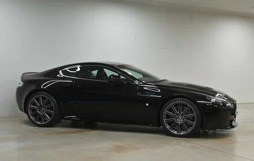 Aston Martin V12 Vantage Coupe 08/2012-photo-9