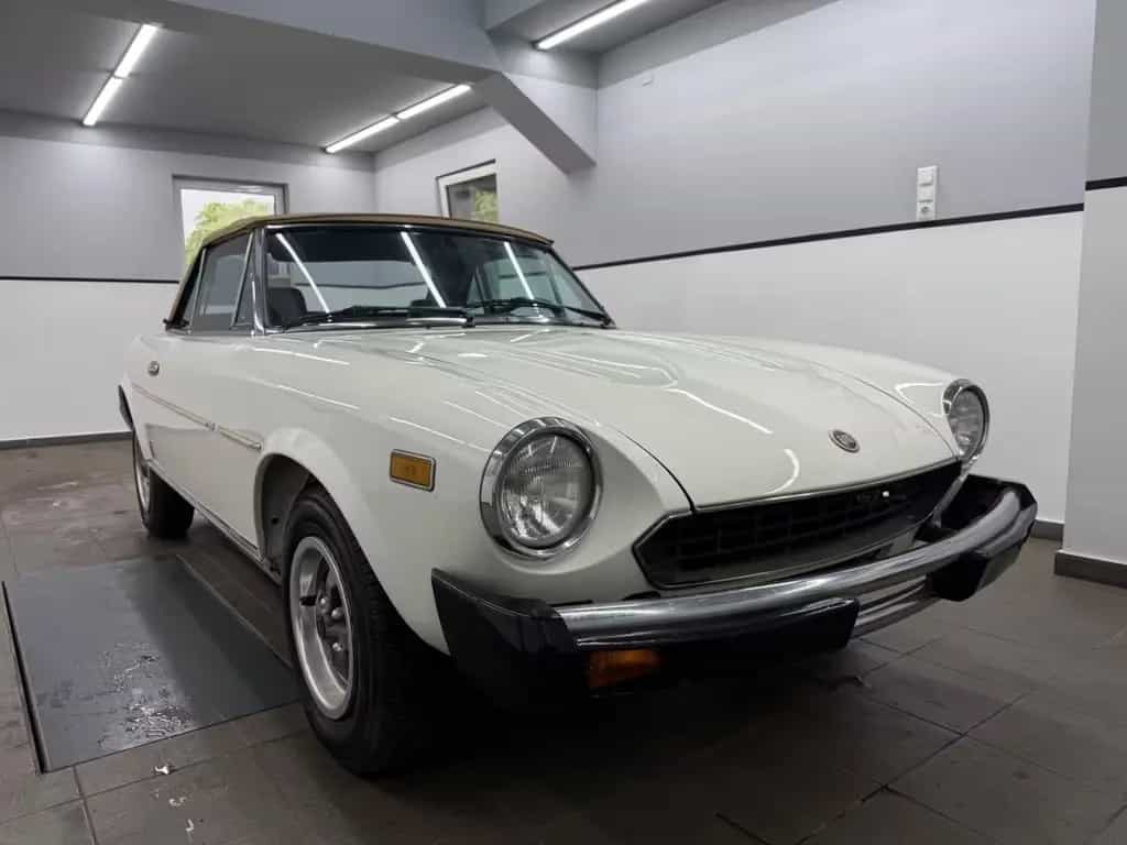Fiat 124 Spider 2.0 Automatik/H-Kenzeiche/Verdeck-Neu 07/1979-photo-1