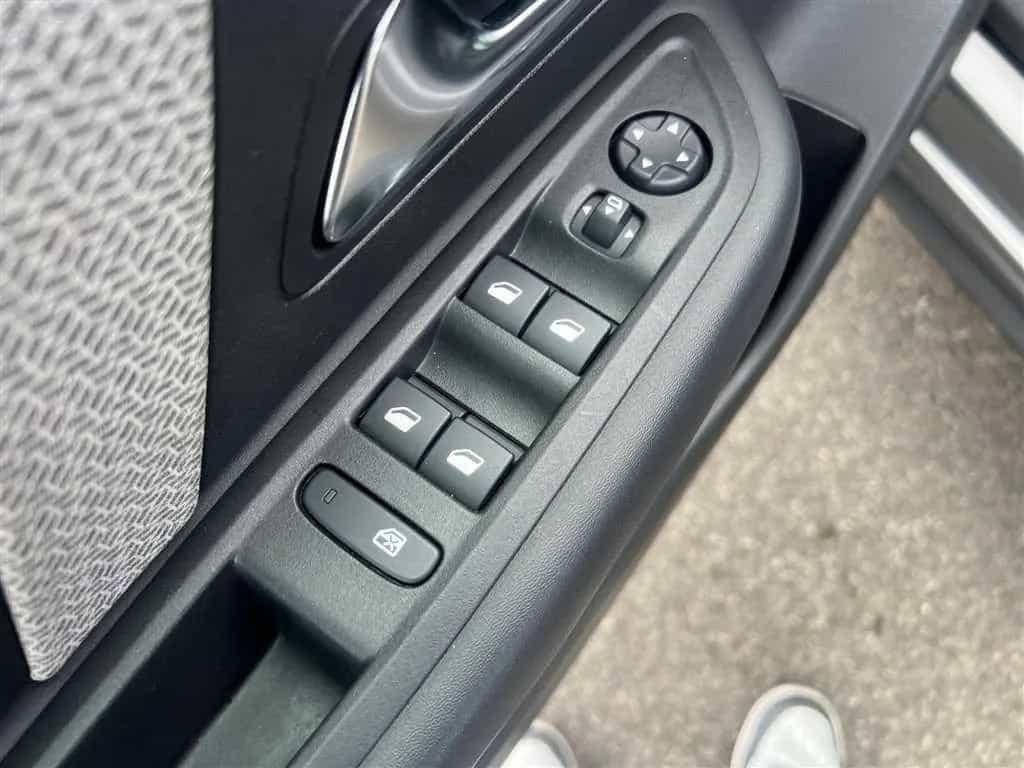 Citroën C4 Shine 1.2 Puretech Kältepaket 04/2024-photo-14