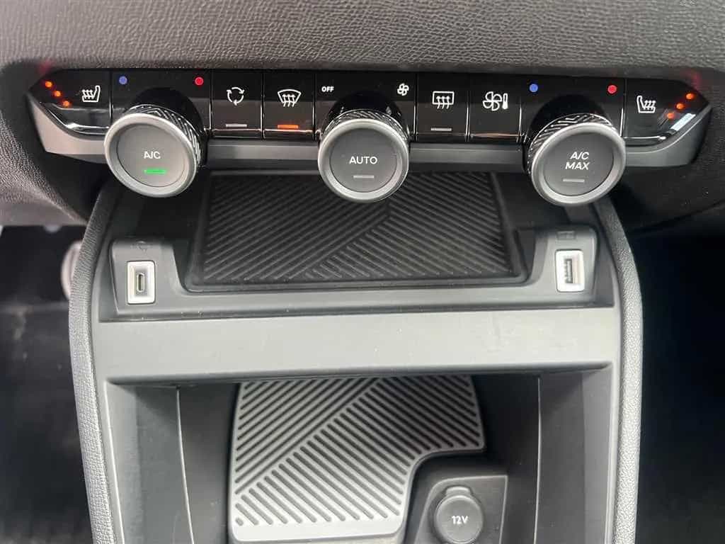 Citroën C4 Shine 1.2 Puretech Kältepaket 04/2024-photo-28
