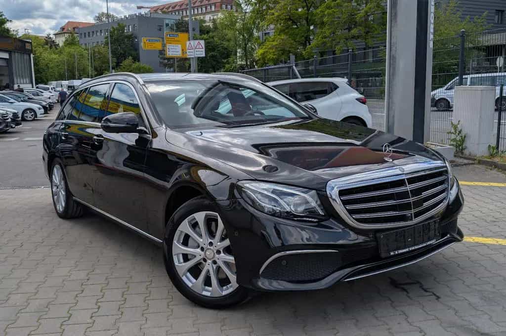 Mercedes-Benz E 350 d T Exclusive*2.Hd*Dis+*AHK*LED*SH*360°LUFT 03/2017-photo-2